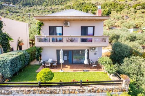 Chrisi Ammoudia Villa | Experience Vue Sur la Mer: 4-Star Family-Friendly Escape