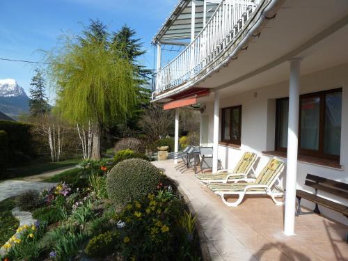 Embrun Apartment | Mountain View Retreat with Oceanfront & Pet-Friendly Options