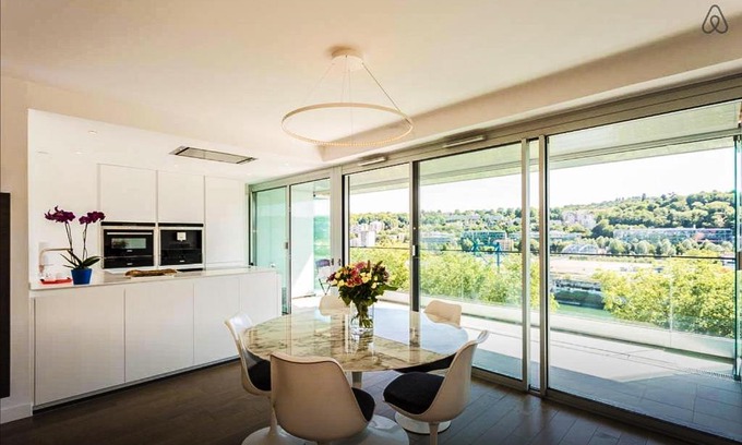 Billancourt–Rives de Seine House | Oceanfront Escape at Vue sur Seine Musicale - 4 Star Comfort