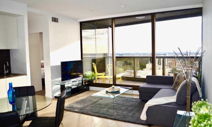 Adelaide Central Business District Apartment | Discover VUEonKW: 4-Star Stay with Pool & Breakfast