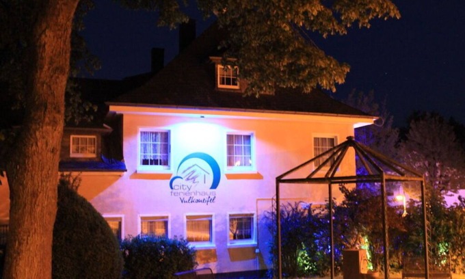 Daun House | Vulkaneifel Cozy Holiday Residence with Spa & Pet-Friendly Perks