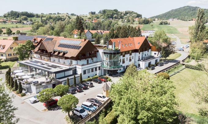 Bairisch Koelldorf Hotel | Experience Vulkanlandhotel Legenstein with Hot Tub & Pool
