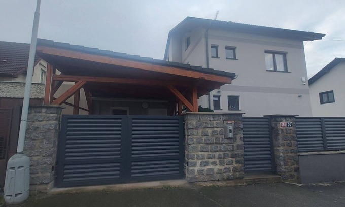 Prague 12 Apartment | Cozy Vus Home-apartman Junior: Pet Friendly & Ideal for Families