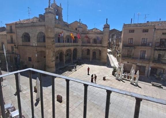Ciudad Rodrigo Apartment | Guest Rated 10/10: El Balcón de la Plaza Awaits You