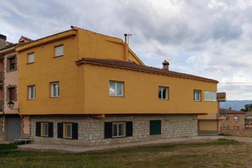 Navalmoral House | Pet-Friendly Getaway at Vut Jaci y Cipri - Guest Rated 9/10