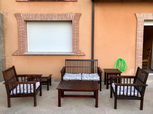Poyales del Hoyo House | Discover VUT LA TABERNA I: Pet and Child Friendly Haven