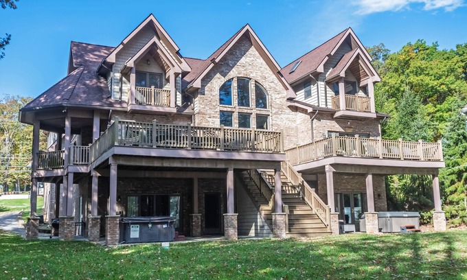 Thayerville House | Discover VVS: Private Dock & Hot Tub in Prime Location