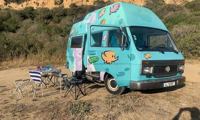 Corroios House | Cozy VW T3 Motorhome with Oceanfront Views & Spa Amenities