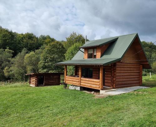 Lviv Oblast House | Guest Rated 10/10: Vysoka Brama Wooden Cottage with Hot Tub