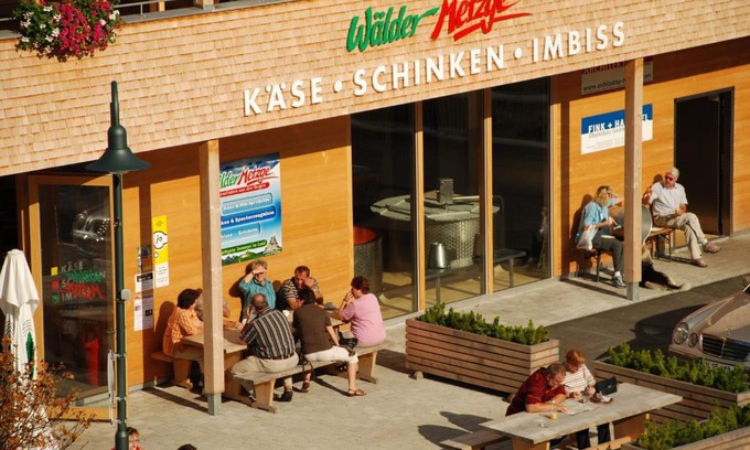Warth Bed & Breakfast | Discover Wäldermetzge Hüttenzimmer: Family-Friendly Retreat