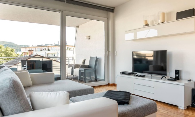 Poertschach am Woerthersee Apartment | Wörthersee Apartment with Private Lake Access for Families