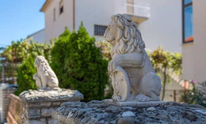 Kastel Novi Apartment | Cozy Apartment in Kastel Novi, Steps from the Beach