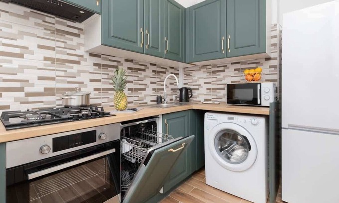 Srodmiescie Apartment | Modern Studio for 4 in Gdynia with Free Wifi & Kitchen