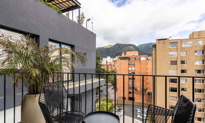 Zona Rosa Apartment | Cozy Loft with Balcony - Pet & Child Friendly Retreat