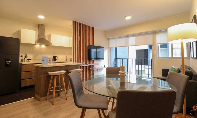Leuro Apartment | Inviting 2BR Hotel in Miraflores with Pool Access