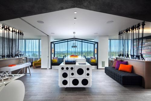 West Bellevue Hotel | Experience W Bellevue: Pet-Friendly Oceanfront Retreat