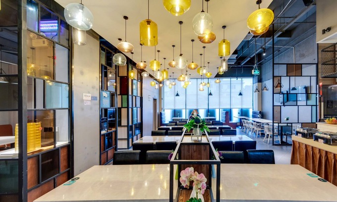 Baiyun Hotel | Budget-Friendly W Kardon Hotel with Family Amenities