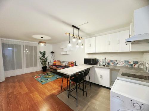 Bagneux Apartment | Stylish W&L Paris Apartment - 15min to City Center