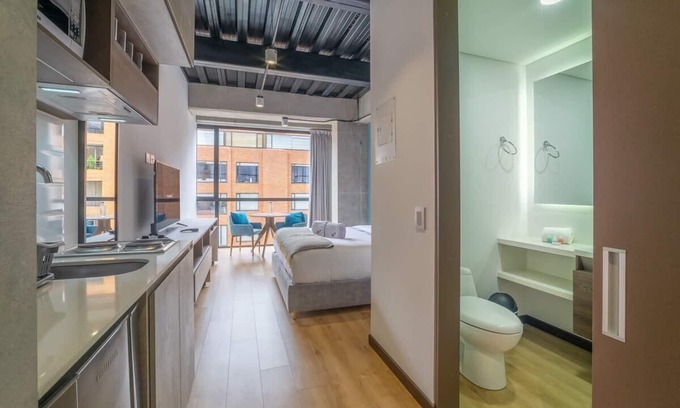 Antiguo Country Apartment | Modern Loft in Parque Virrey: Family-Friendly Retreat