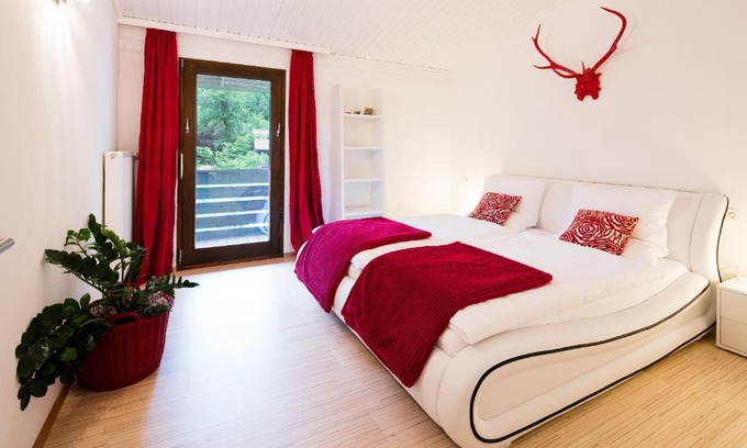 Hallstatt Apartment | Oceanfront W & S Executive Apartments in Scenic Hallstatt
