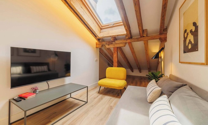 Moncloa - Arguelles Apartment | Inviting 2BR Escape at Palacio Real with Kitchen Access