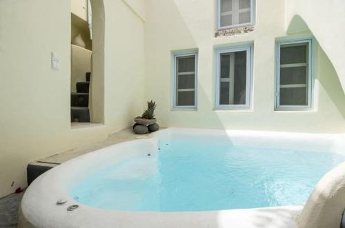 Emporio Villa | Relaxing Villa Cycladicas with Pool & Jacuzzi in Emporeio