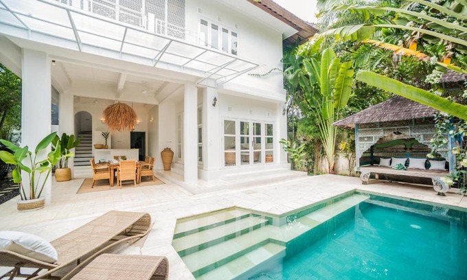 Petitenget Villa | Elegant W Villa Seminyak: Ocean View & Poolside Bliss