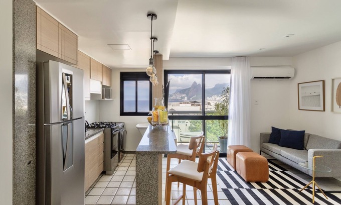 Ipanema Apartment | Beachfront 2-Bedroom Apartment with Ocean View in Ipanema