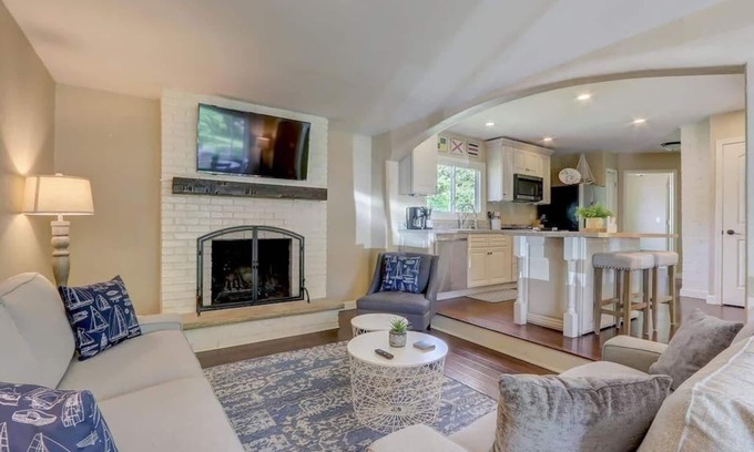 Muskego House | Discover W172-Lannon: Pet-Friendly Muskego Retreat