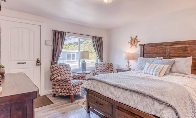 Depoe Bay Apartment | Pet-Friendly Oceanfront Stay at W3 - Humpback @ Whale Inn