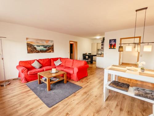 Lichtenhain Apartment | Experience Urlaubsmagie: Pool, Terrace & Barbecue Fun