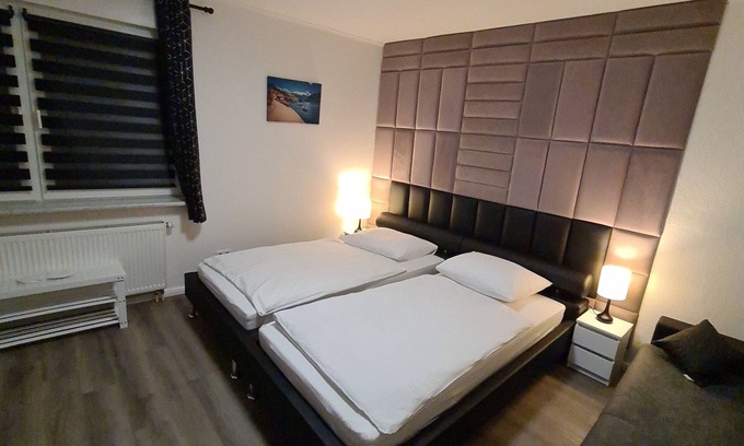 Hullhorst Apartment | W5 Apartment with Air Conditioning and Kitchen Amenities