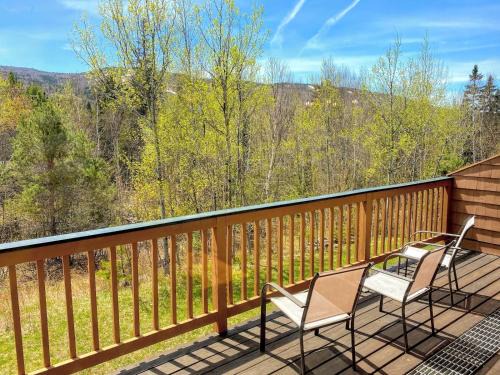 Bretton Woods Villa | Renovated Townhouse with Ski Views & Fast WiFi in Bretton Woods