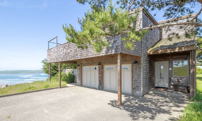 Dillon Beach House | Wabi Tei: Oceanfront Getaway with Hot Tub & Pet Friendly