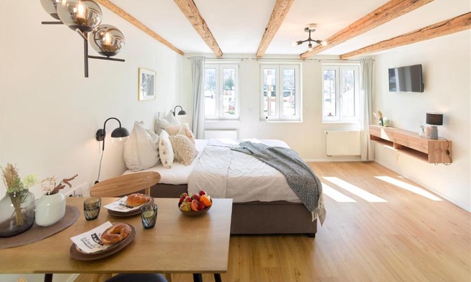 Reutlingen Apartment | Discover WachtRaum Reutlingen - Design Rooms & Altstadt Stay
