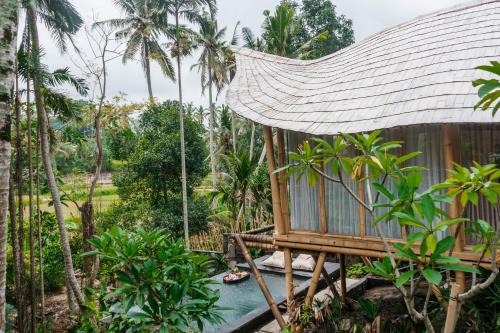 Mambal Hotel | Relax at Wadari Retreat Villa Ubud - Oceanfront Oasis