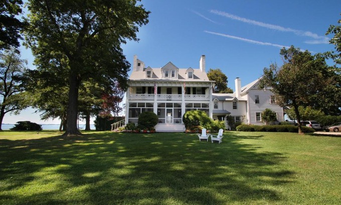 McDaniel Bed & Breakfast | Experience Wades Point Inn on the Bay: 10/10 Guest Rating