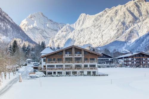 Pertisau Apartment | Wagner's Aparthotel: Oceanfront Bliss with Top Amenities