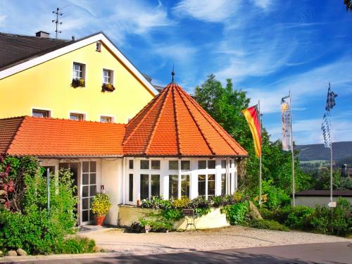 Fichtelberg Hotel | Relax at WAGNERS Hotel Schönblick with Oceanfront Views