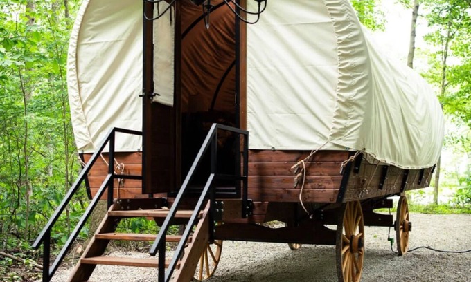 Houston Apartment | Experience WAGON 1 at The Graystone Ranch – Guest Rated 10/10