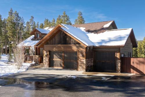 Pole Creek Meadows House | Wagon Ranch Ultimate Retreat with Hot Tub