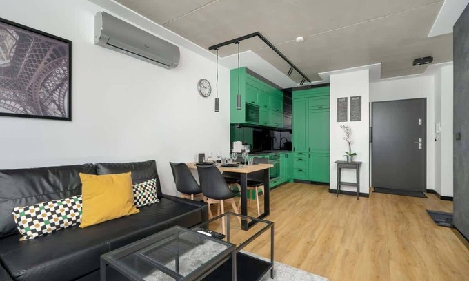 Nowe Miasto Apartment | Cozy One Bedroom Apartment with Balcony in Poznań