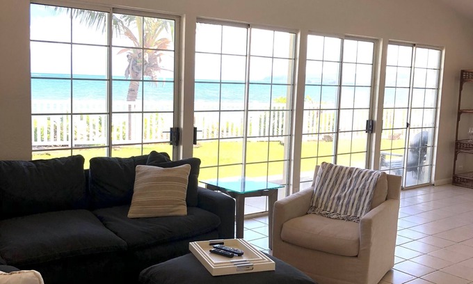 Waialua House | Beachfront Waialua Home: Ideal for Families and Relaxation