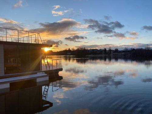 Waldkirchen Boat Rental | Waidlerland Hausboot 1: Guest Rated 9.6, Pet & Child Friendly