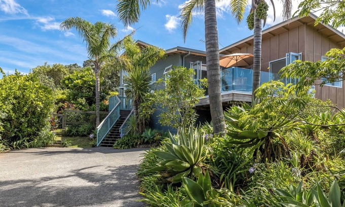 Ostend House | Waiheke Oasis – Your Summer Sanctuary