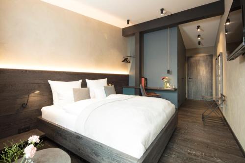 Dorfen Hotel | Pet-Friendly Wailtl Hotel with Breakfast & Restaurant Offerings