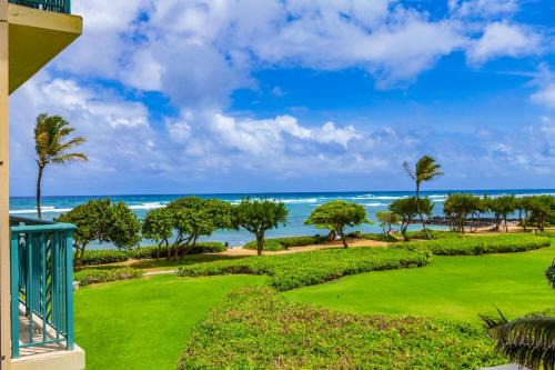 Wailua Apartment | Inviting Waipouli Beach Resort Ocean View Condo Getaway