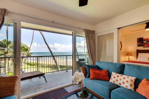 Wailua Apartment | Beachfront Waipouli Condo with Balcony & Ocean Views