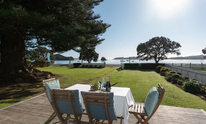 Paihia Cottage | Beachfront Bliss: Wairangi Beach Cottage with Ocean Views