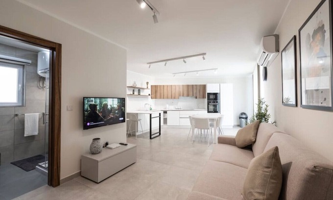 Ta' Xbiex Apartment | Family-Friendly Wait n' Sea 2-Bedroom Apartment in Ta' Xbiex